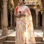 Presenting New Plain Linen All over Laheria Digital printed saree collection